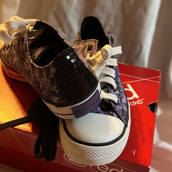 NWT red by Marc echo tennis shoes. Size 9. - Picture 4 of 11